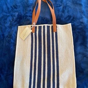 Target Universal Thread tote/purse NWT